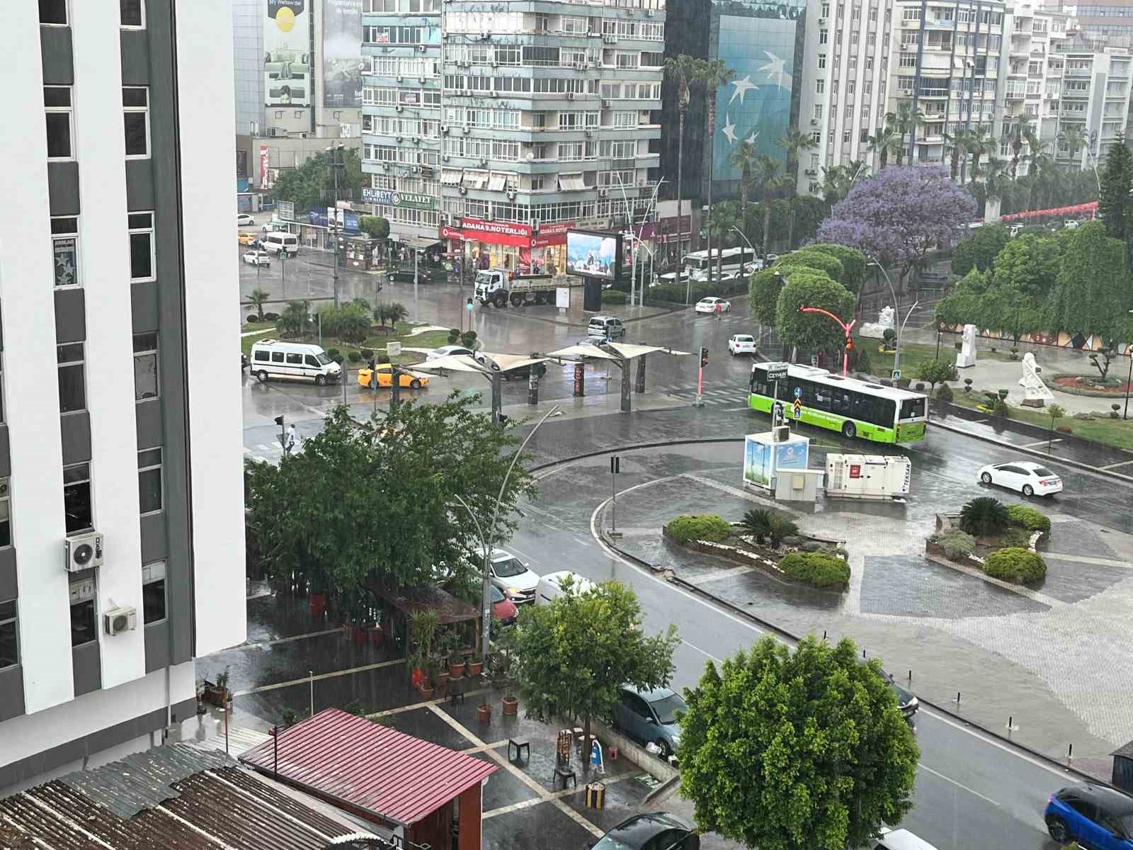 Adana’da “kırkikindi” yağmuru etkili oldu