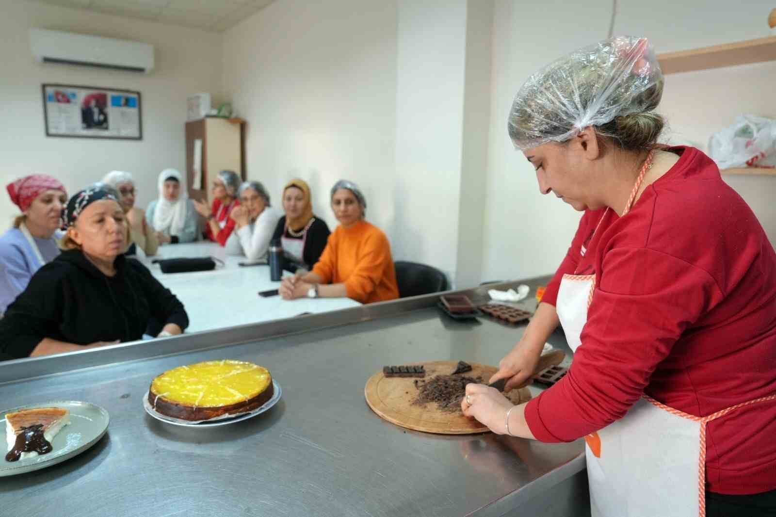 Çukurova Belediyesi’nden Kadınlara Destek: Çikolata ve Pasta Yapımı Kursu Başladı