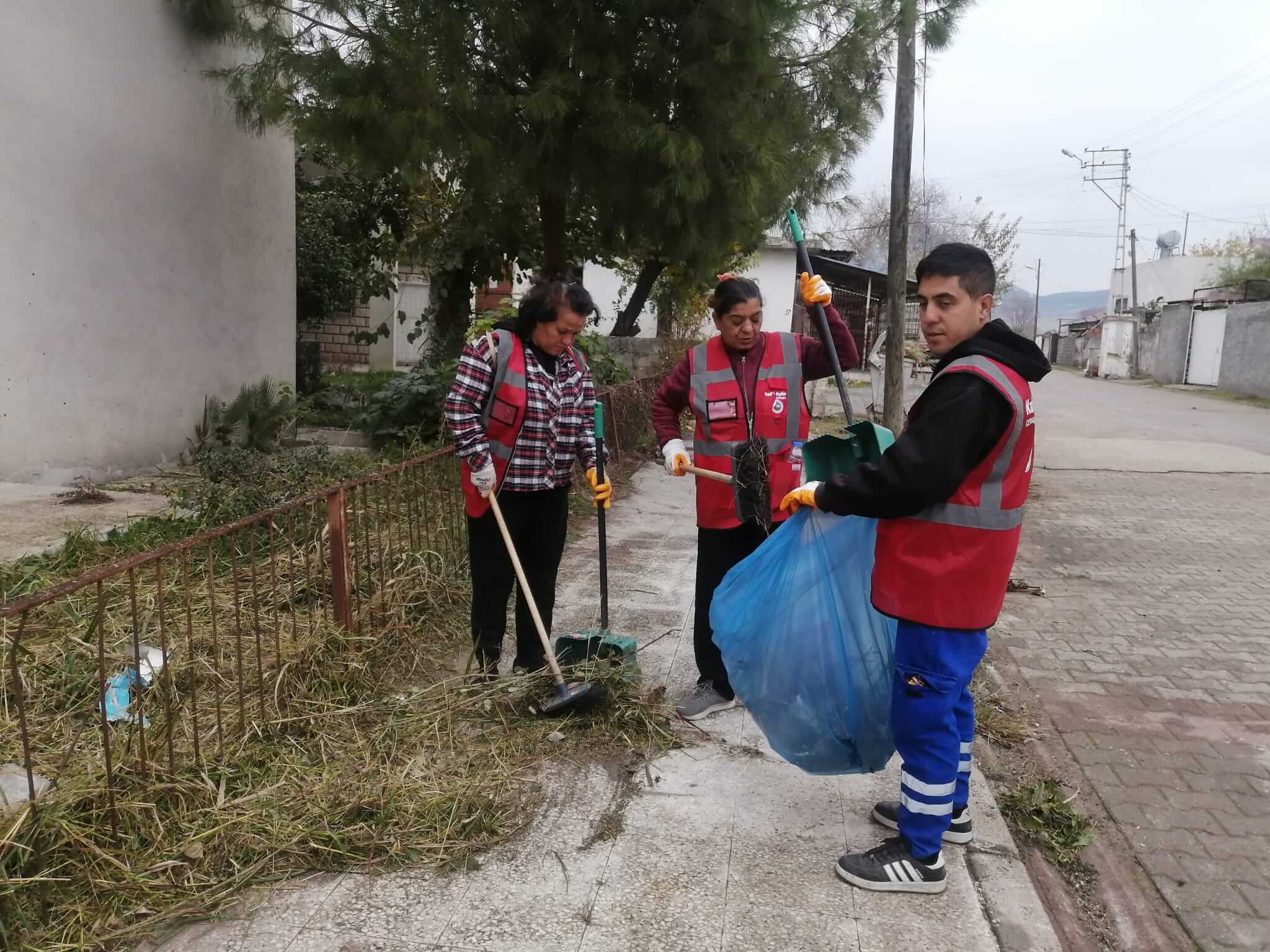 Ceyhan Belediyesi’nden Kırsal Mahallelere Temizlik Seferberliği