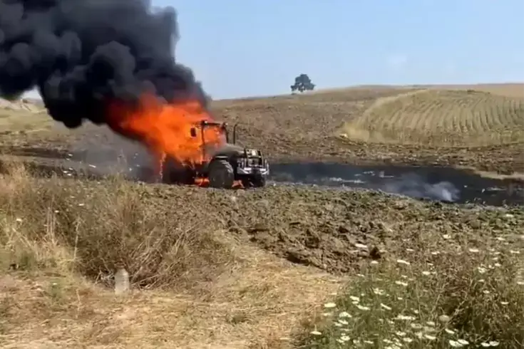 Adana’da Yangın: Baba Çocuklarını Sakinleştirirken Görüntülendi